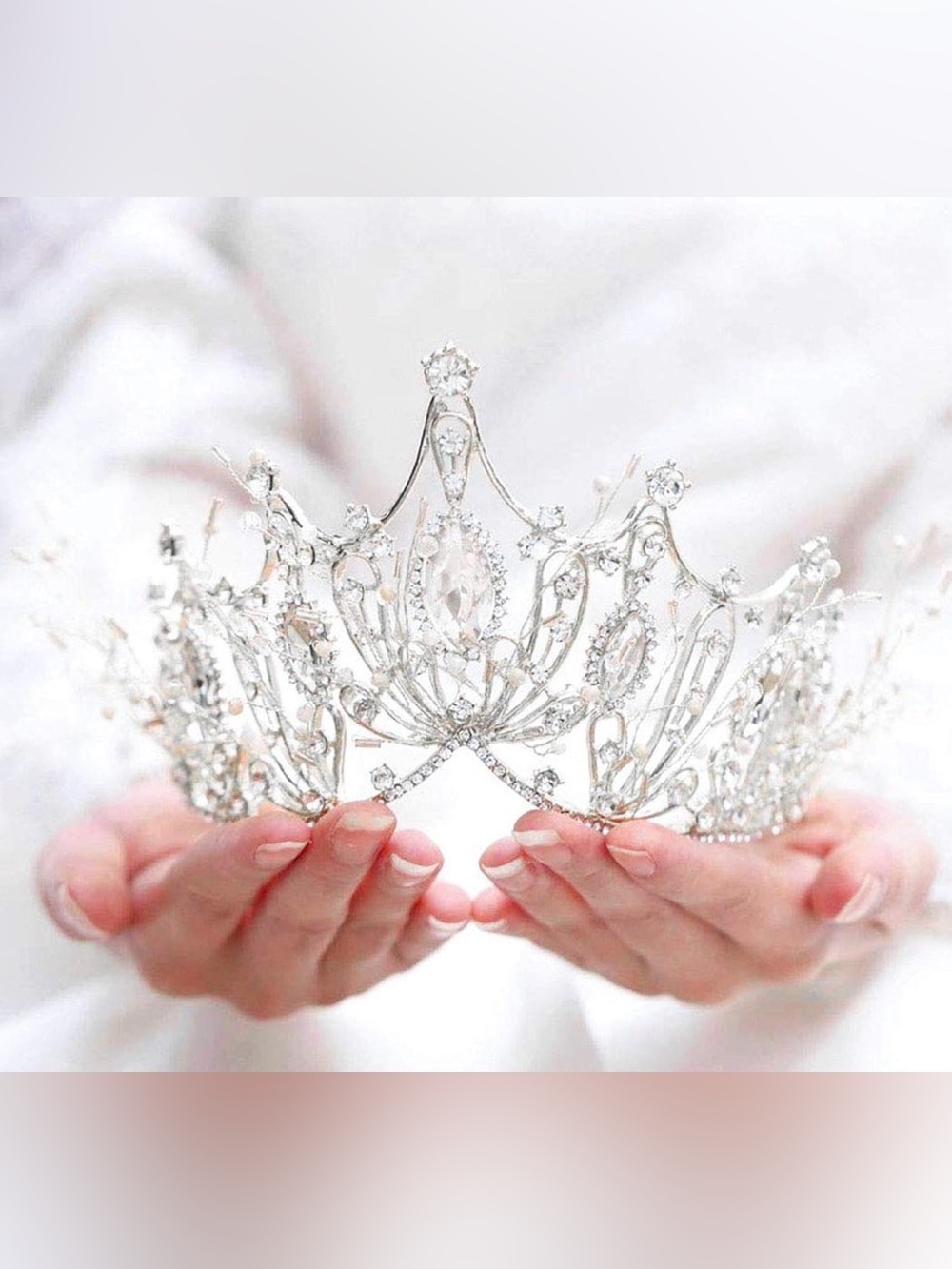 Silver tone Crystal Bridal/Pagent Tiara Crown - Elegant Sparkling Headpiece NWT - Picture 5 of 9